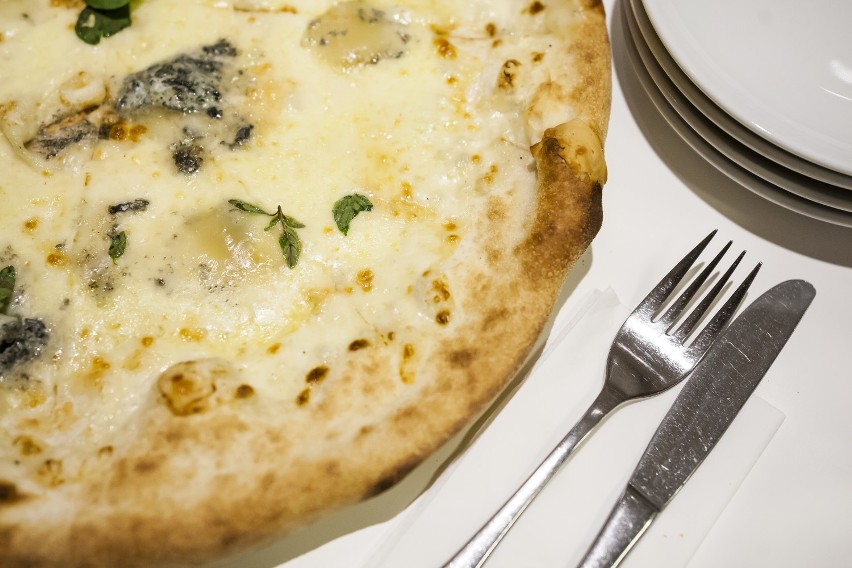 Pizza to jedno z naszych ulubionych włoskich dań. Nic więc...