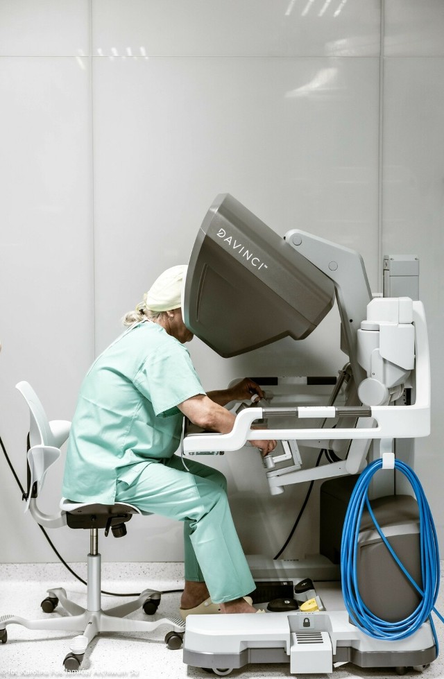 Robot Da Vinci w Szpitalu Uniwersyteckim w Krakowie nie próżnuje. W krótkim czasie asystował już przy sześciu zabiegach operacyjnych