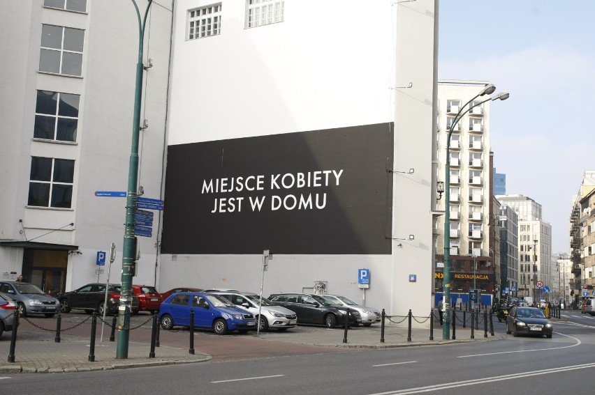 Miejsce kobiety jest w domu. Kontrowersyjny mural to...