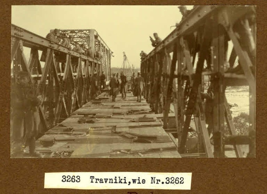 Fotografia z lata 1914-1918 , a na niej most nad Wieprzem w...
