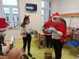 Fundacja Święty Mikołaj dla Seniora rozdała prezenty w augustowskim hospicjum