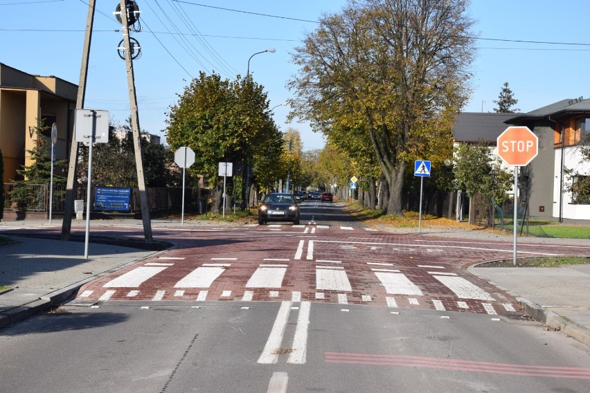 Skrzyżowanie ulic Łąkowej i Głównej w Zduńskiej Woli po...