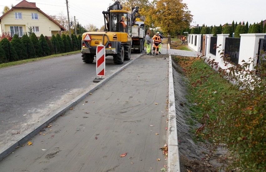 Trwają remonty na drogach w powiecie zgierskim. ZDJĘCIA