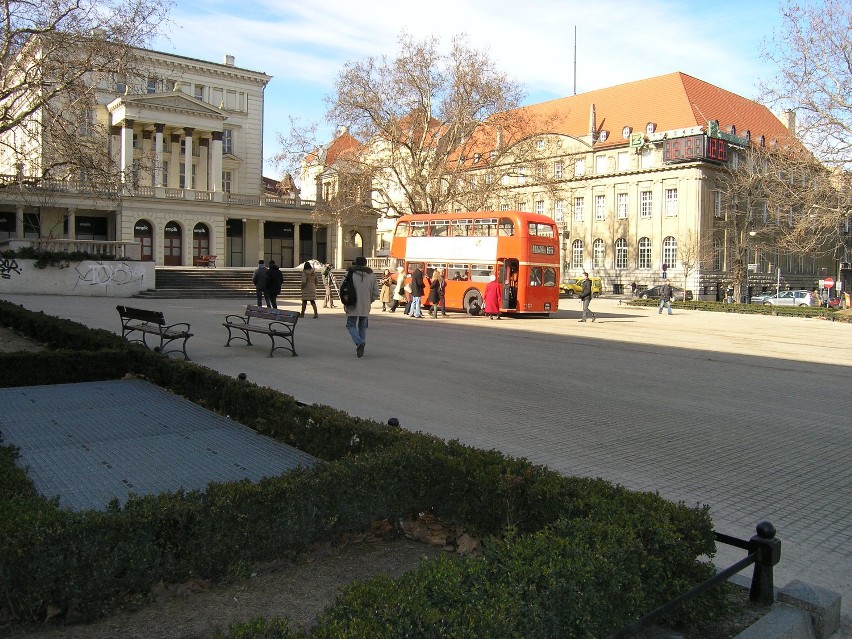 Poznań: Konsultacje ws. Śródmieścia w czerwonym autobusie [ZDJĘCIA]