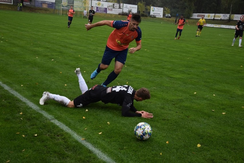 Piłkarze Lechii Zielona Góra pokonali Wartę Gorzów 4:1.