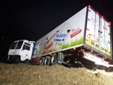 Gdańsk: Zasnął za kierownicą ciężarówki i wypadł z drogi. Utrudnienia w ruchu w kierunku Gdyni 16.03.2022
