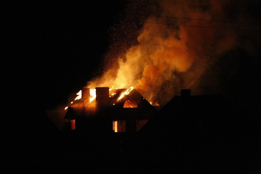 Połczyno Bis. Nocą wybuchł pożar w budynku mieszkalnym. W środku prawdopodobnie nie było nikogo