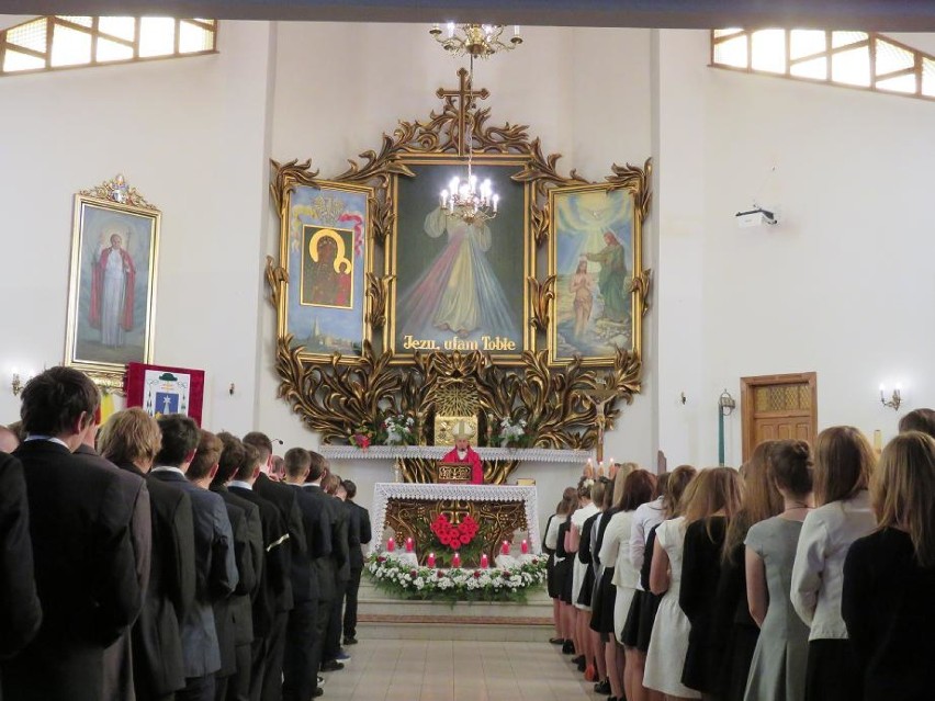 Relikwie św. papieża Jana Pawła II w Żywcu Moszczanicy [ZDJĘCIA]