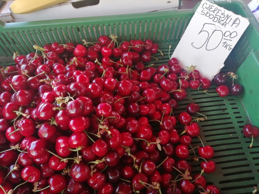 - Ostatnio kilogram czereśni kosztował 80 zł - mówi pani...