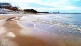 Darłowo nad Bałtykiem kusi na majówkę piękną plażą. Zdjęcia, wideo - 2024 r.