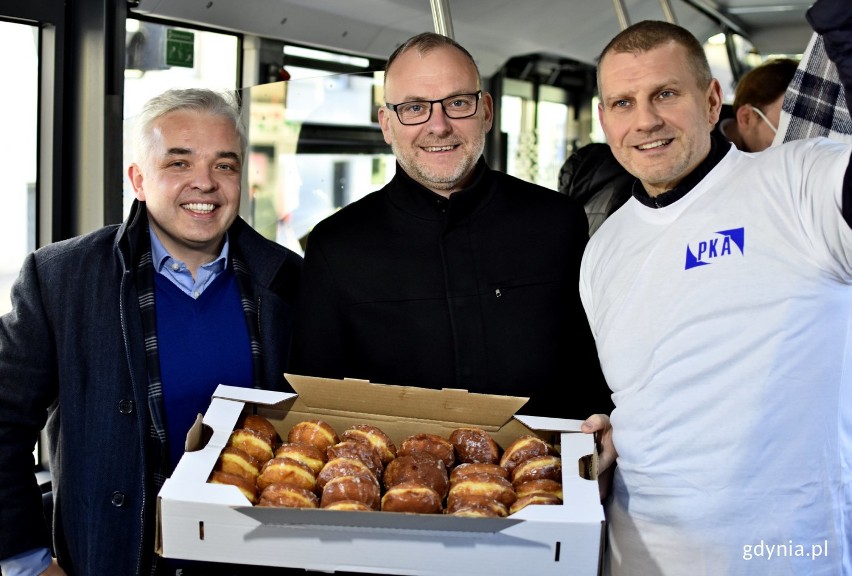 Elektryczny pączkobus wyjechał na ulice Gdyni. Miasto promuje elektromobliność [ZDJĘCIA]