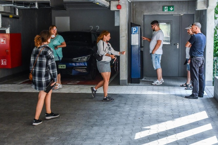 Klientka skarżyła się, że na parkingu brakuje informacji o...