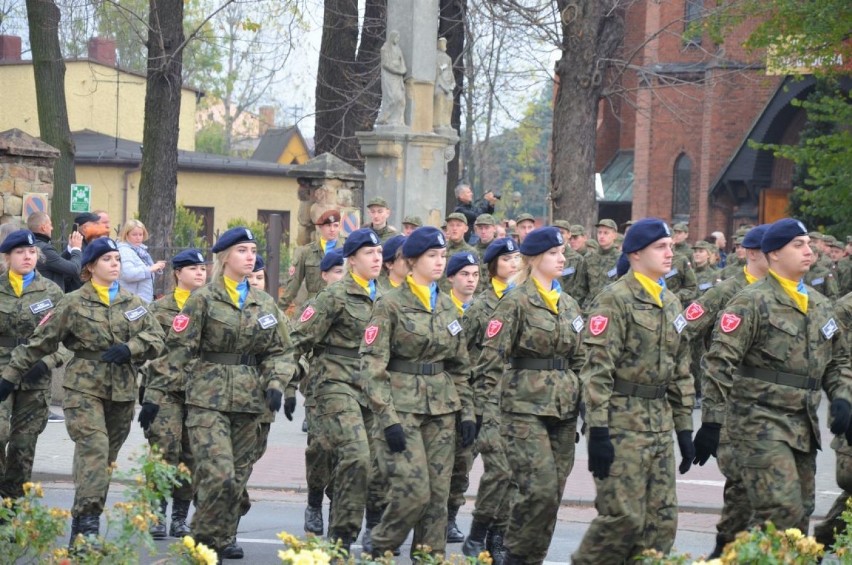 Uczniowie klas mundurowych złożyli przysięgę na rydułtowskim...