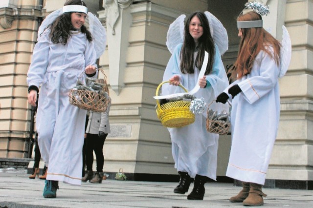 W ten weekend na ulicach Nowego Sącza znów pojawią się anioły. Będzie także Święty Mikołaj, który spotka się z  najmłodszymi.