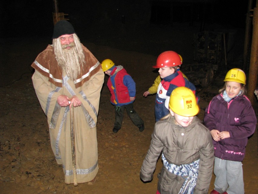 Podczas zwiedzania podziemnej trasy w Kopalni Srebra będzie...