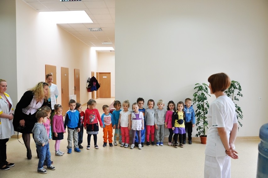 Syców: Motylki z Przedszkola im. Koszałka Opałka odwiedziły przychodnię Mediccare