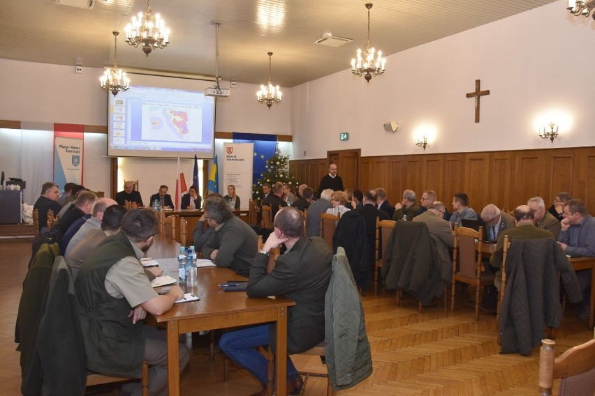 Powiat. Wprowadzenie strefy żółtej to kwestia tygodnia, dwóch? Dyskusji o wirusie ASF ciąg dalszy