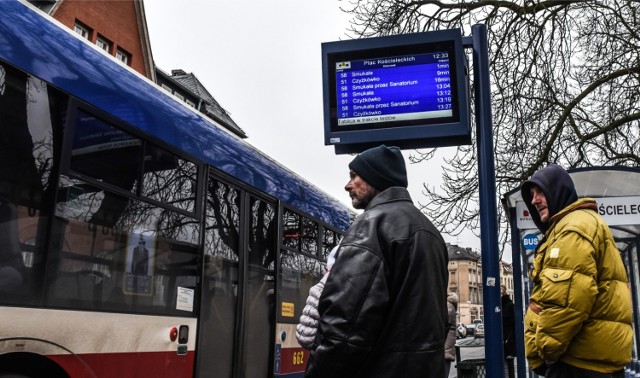 Uwaga, w związku z organizacją biegu w na stadionie Zawiszy, wprowadzone zostaną między innymi zmiany w kursowaniu tramwajów i autobusów.