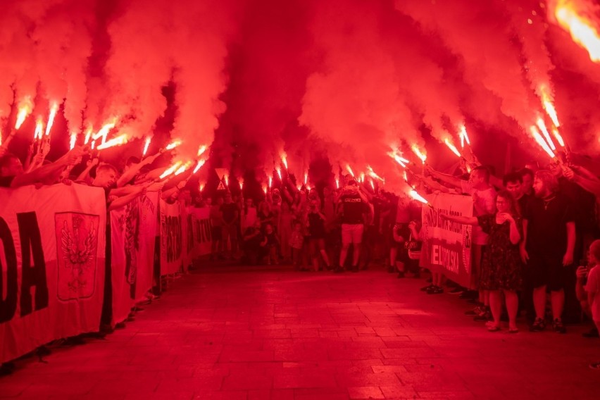 W poniedziałek wieczorem kibice Lecha Poznań zorganizowali...