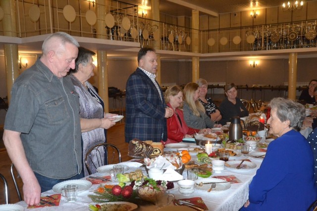 Anna Smużewska, przewodnicząca Rady Powiatu w Lipnie oraz starosta Krzysztof Baranowski, życzyli uczestnikom przede wszystkim zdrowia.