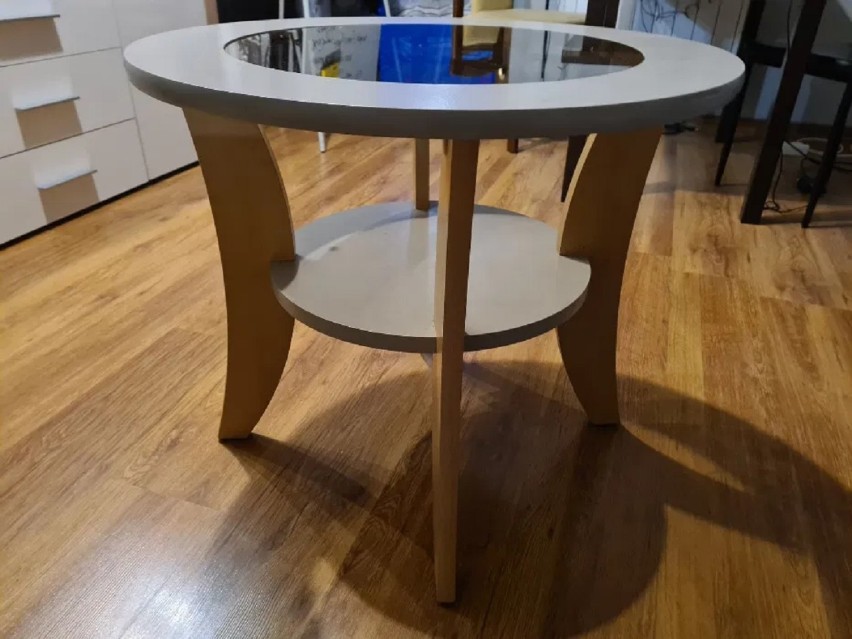 Używany stolik, drewniany z wyjmowanym szklanym blatem. 70cm...