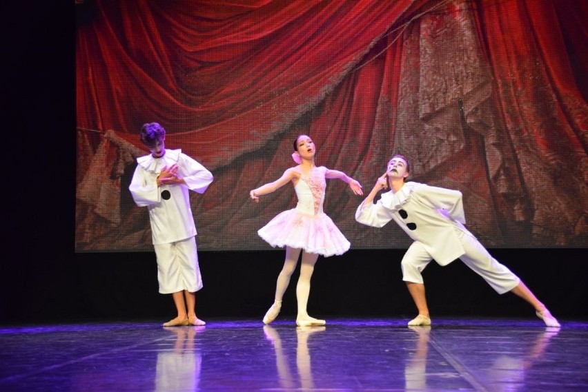 Spektakl baletowy "Młody duch tańca" z udziałem młodych ostrowianek