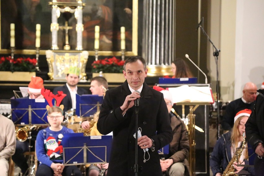 Noworoczny koncert w wykonaniu Wolsztyńskiej Powiatowej Orkiestry Dętej.