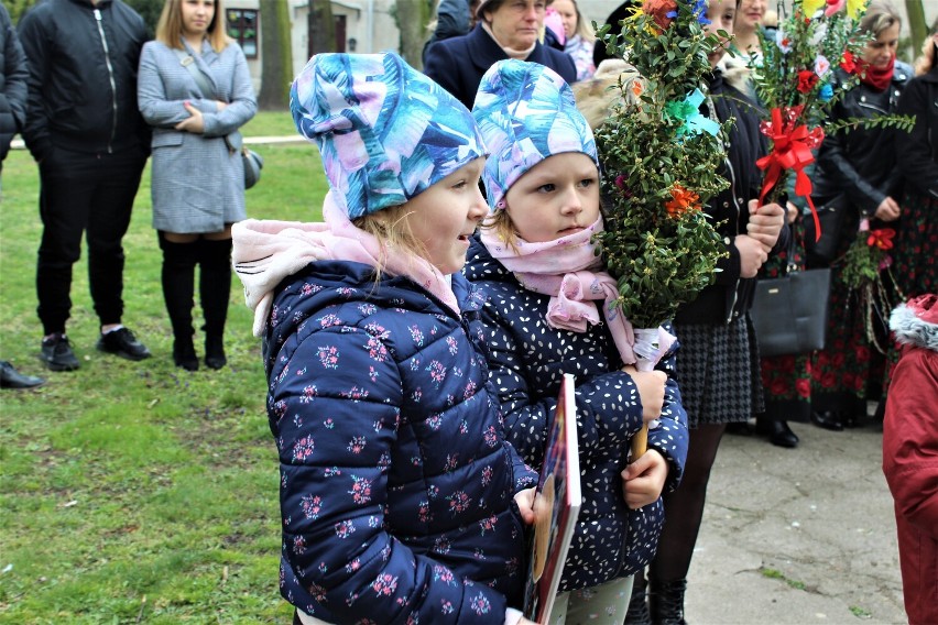 Po mszy wybrano i nagrodzono najpiękniejsze, ręcznie robione...