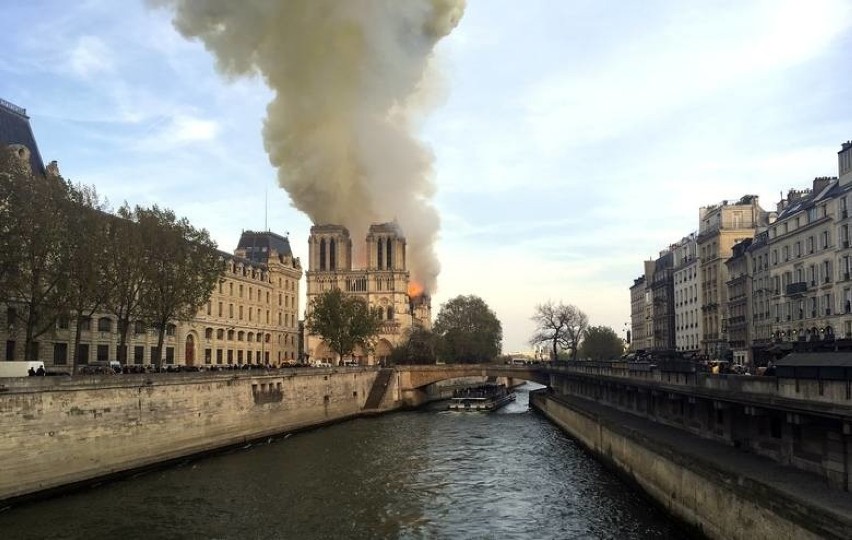 Francja: Pożar katedry Notre Dame w Paryżu. Z okazji pierwszej rocznicy pożaru zabrzmi dzwon Emmanuel [ZDJĘCIA]