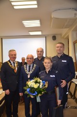 Burmistrz Błaszek nagrodził bohaterskich policjantów i Bożenę Gonera ZDJĘCIA