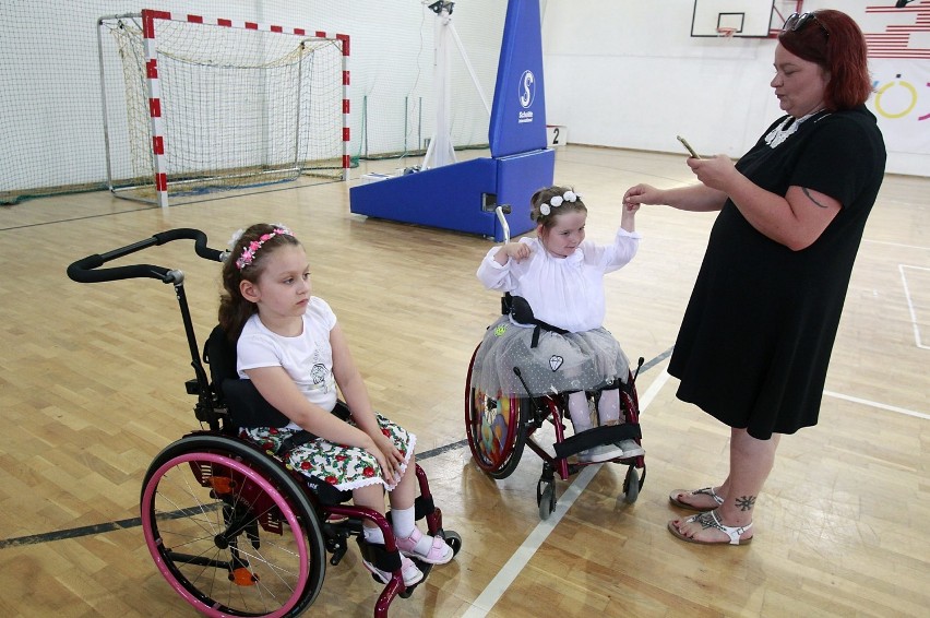 Warsztaty taneczne w Łodzi. Niepełnosprawne dzieci tańczyły na wózkach inwalidzkich [ZDJĘCIA]
