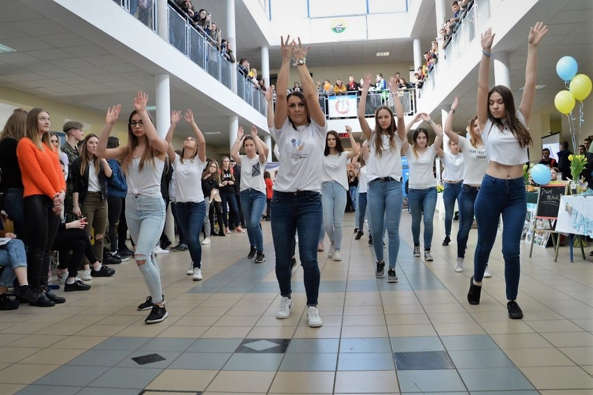 XVII Rawickie Targi Edukacyjne i Pracy odbyły się w szkole podstawowej w Sierakowie