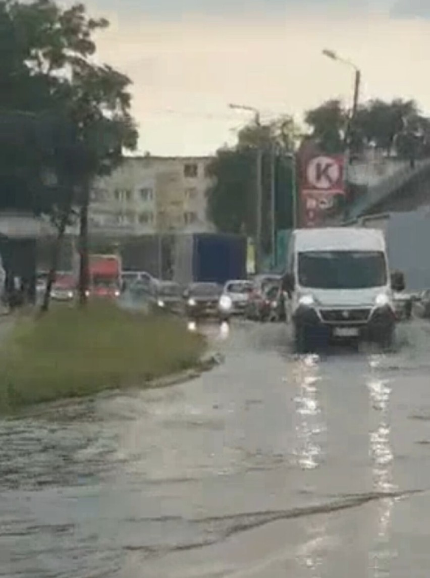 Nad powiatem wieluńskim zagrzmiało. Pojawiły się także ulewne deszcze