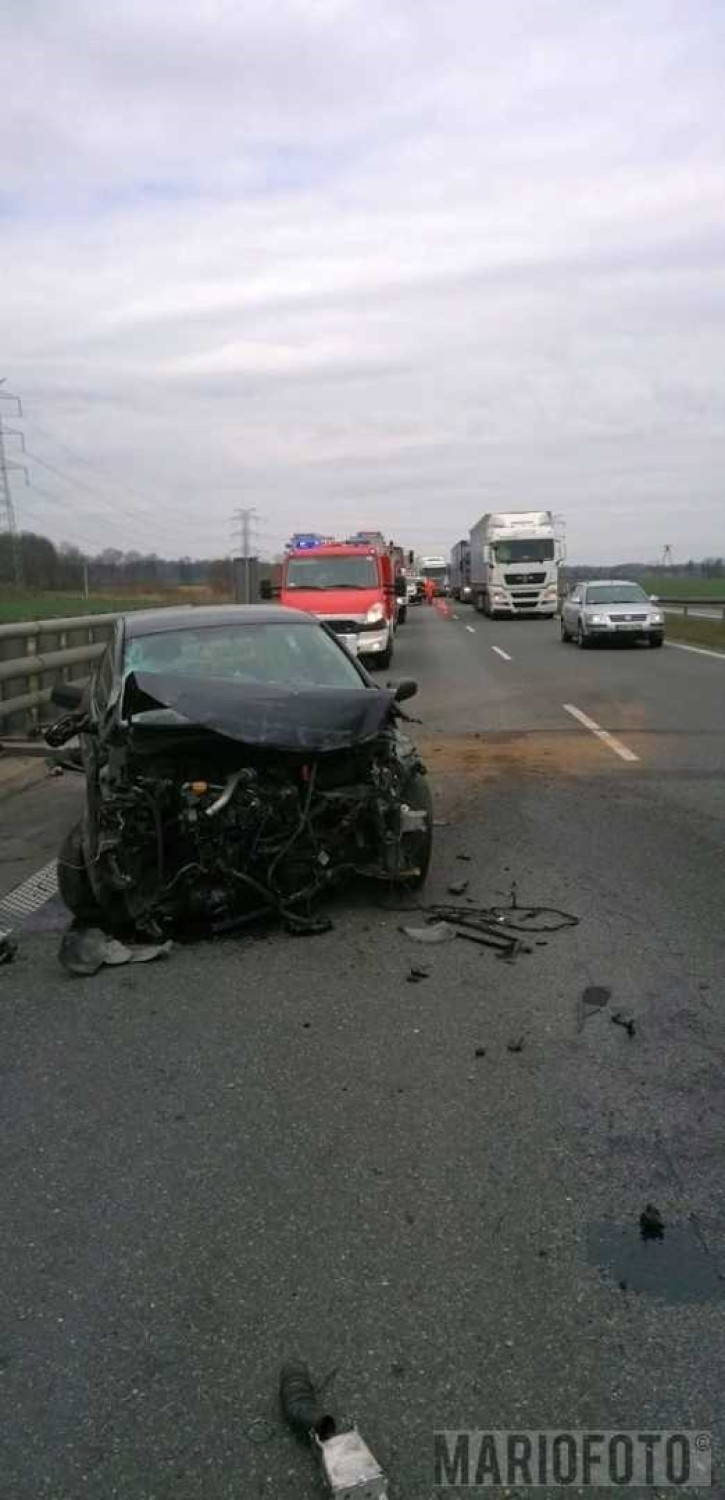 Pod Brzegiem kierowca renault uderzył w bariery...