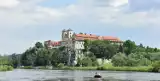 Rejsy wycieczkowe Wisłą spod Oświęcimia do Krakowa. Piękne i niepowtarzalne widoki z panoramą Wawelu na finał. Zobacz zdjęcia