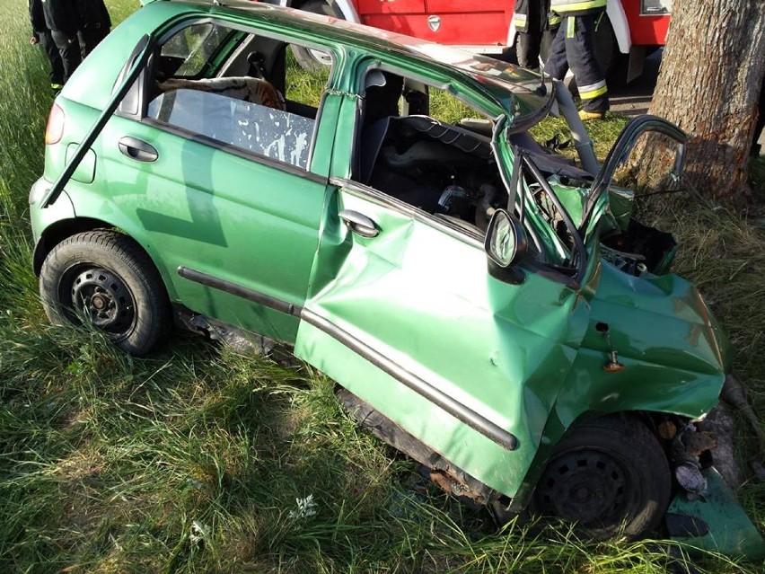 Gmina Lubichowo: Samochód uderzył w drzewo. Zginął kierowca