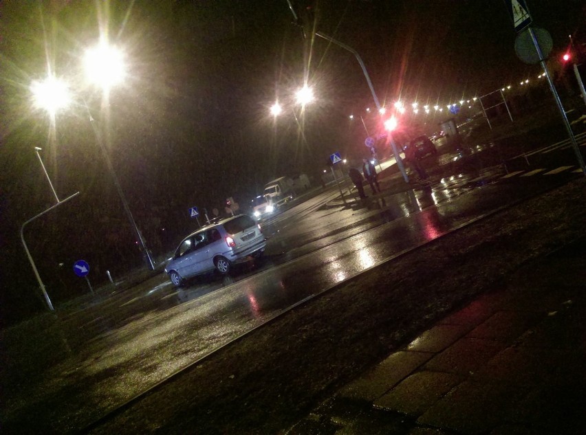 Wypadki na ulicach Włocławka. Zderzenie dwóch samochodów i autobusu MPK na ul. Chopina [zdjęcia]