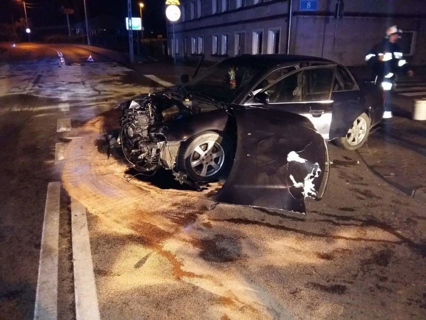 W Radzyniu Chełmińskim samochód uderzył w słup [zdjęcia]
