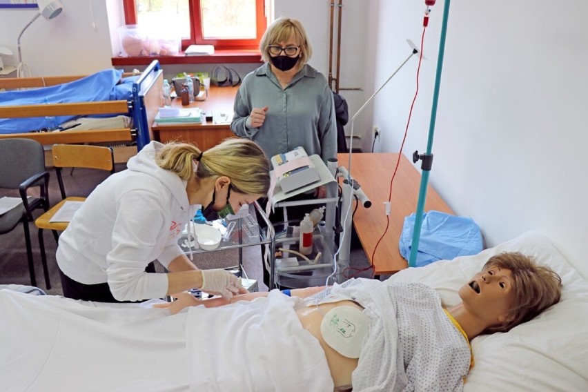 Na głogowskiej PWSZ zorganizowano cykl kursów dla przyszłych pielęgniarek