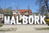 Napis "Malbork" prześwietli Komisja Rewizyjna? To pomysł radnych. Wszystko przez "O", które wywołało kontrowersje i mówiła o nim cała Polska