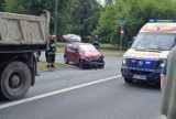 Wypadek na skrzyżowaniu Zielnej z P2 we Włocławku. Ciężarowy man zderzył się z fiatem seicento [zdjęcia, wideo]