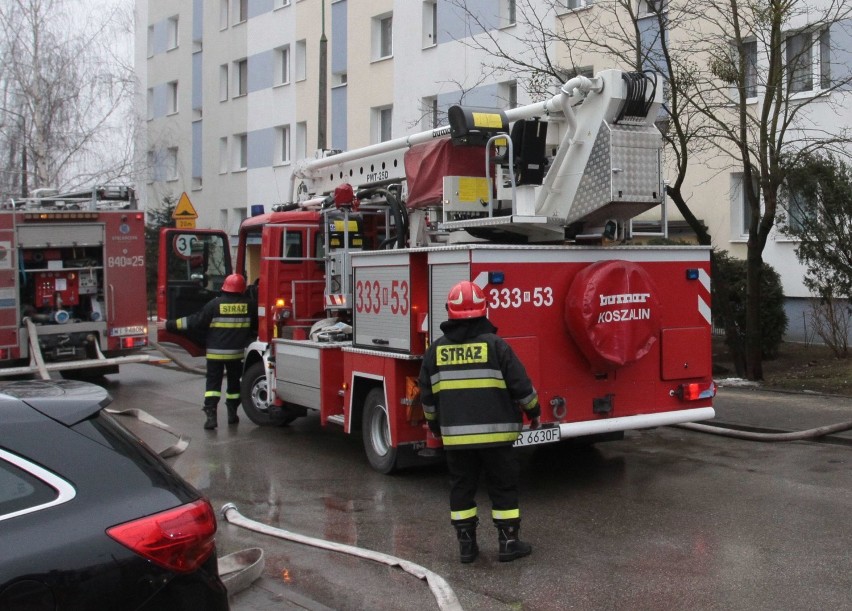 Ogień pojawił się w jednym z mieszkań na III piętrze bloku...