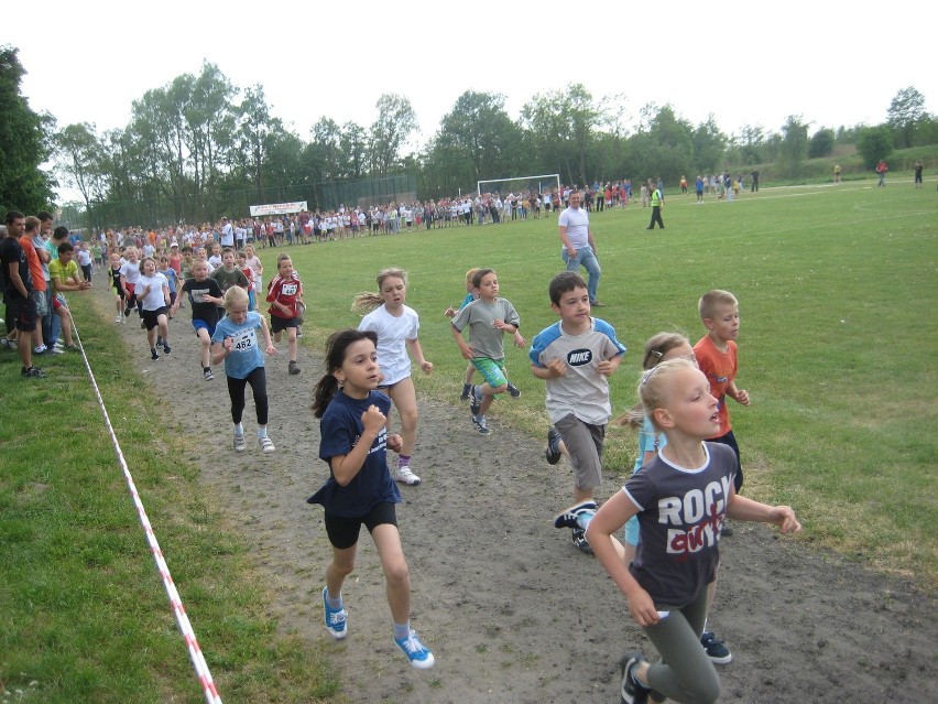 Najpierw do rywalizacji stanęli najmłodsi z biegaczy