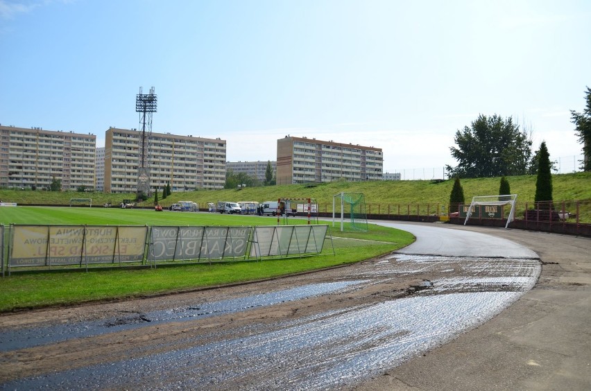 Na Stadionie Miejskim w Jastrzębiu powstaje tor dla rolkarzy. Już wkrótce pojeździmy