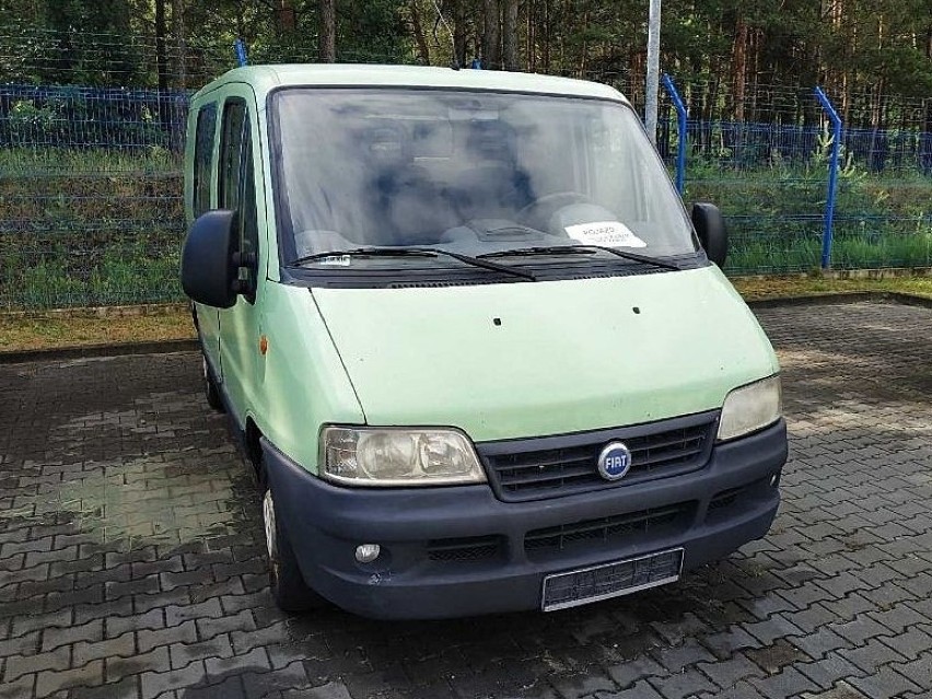 Na kupca czeka dostawczy fiat ducato, wyprodukowany w 2002...