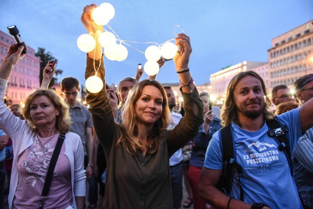 Łańcuch Światła w Poznaniu: Znajdź się na zdjęciach