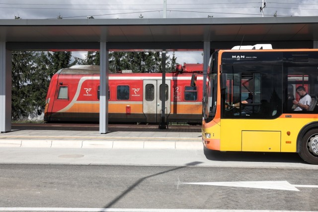 Od 4 września działają przystanki przesiadkowe "drzwi w drzwi" węzła przesiadkowego na Grunwaldzkiej. Prace wykończeniowe i porządkowe jeszcze trwają.