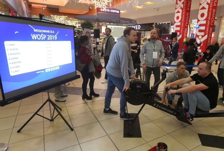 WOŚP 2019. Szczecinianie bili rekord w wiosłowaniu na ergonometrze [ZDJĘCIA, WIDEO]