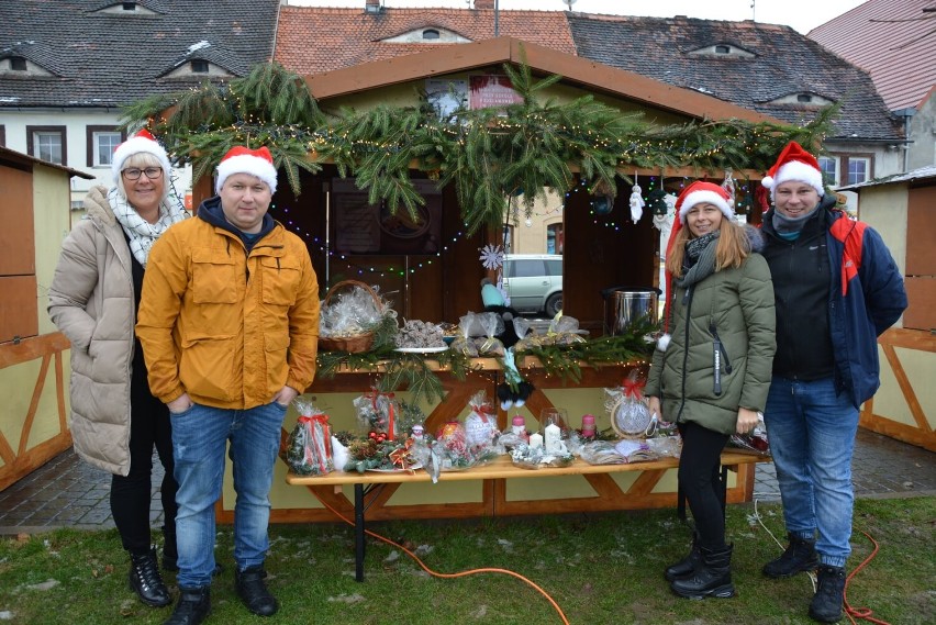 Piękny, świąteczny jarmark w Sulikowie. Kolędy, grzane wino, choinka. Było wspaniale! (ZDJĘCIA)