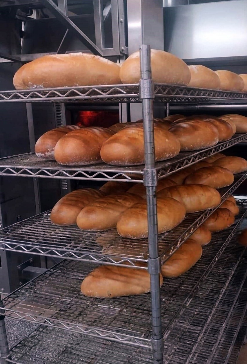 Chleb w piekarni „SPOŁEM" PSS po upieczeniu